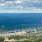 Yllaes With A View *