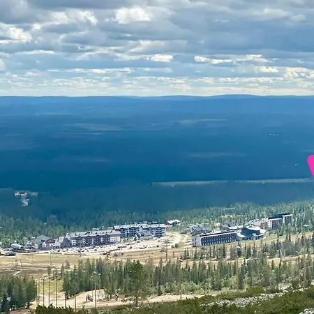 Yllaes With A View *