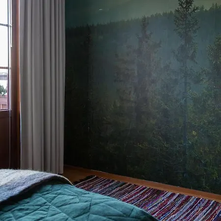 Yllaes With A View *